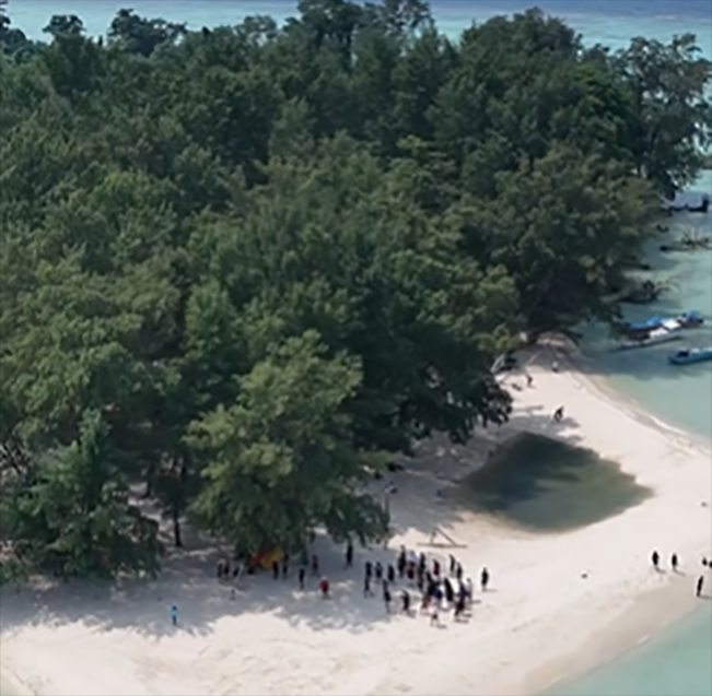 Destinasi wisata Karimunjawa/Foto: tangkap layer TikTok yok.holiday.karimun